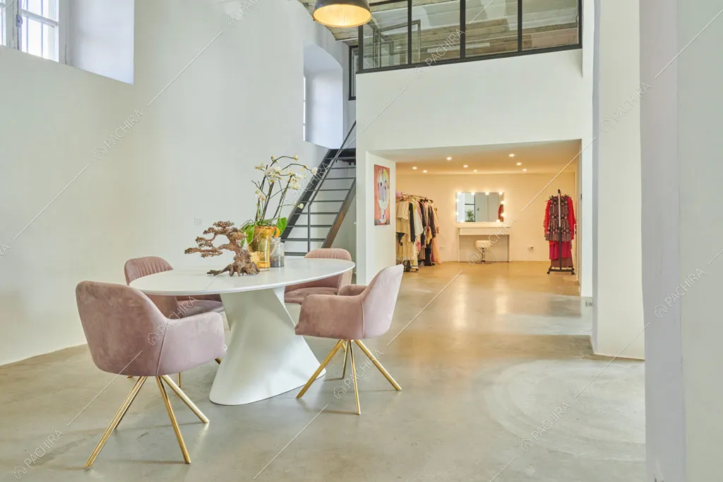 Open space del loft Manaslu, location in stile minimal a Roma