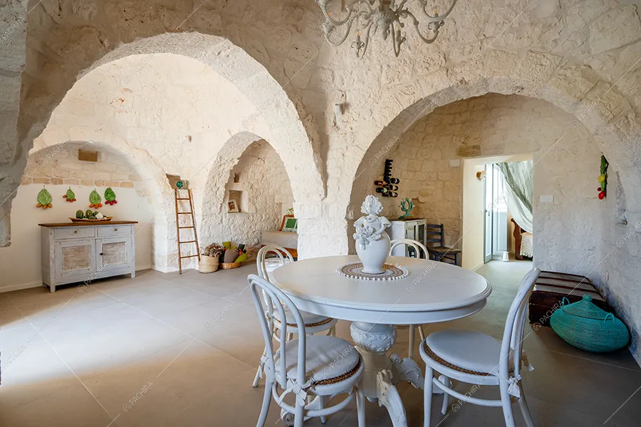Cucina della villa Sahel, location in stile rustico a Brindisi