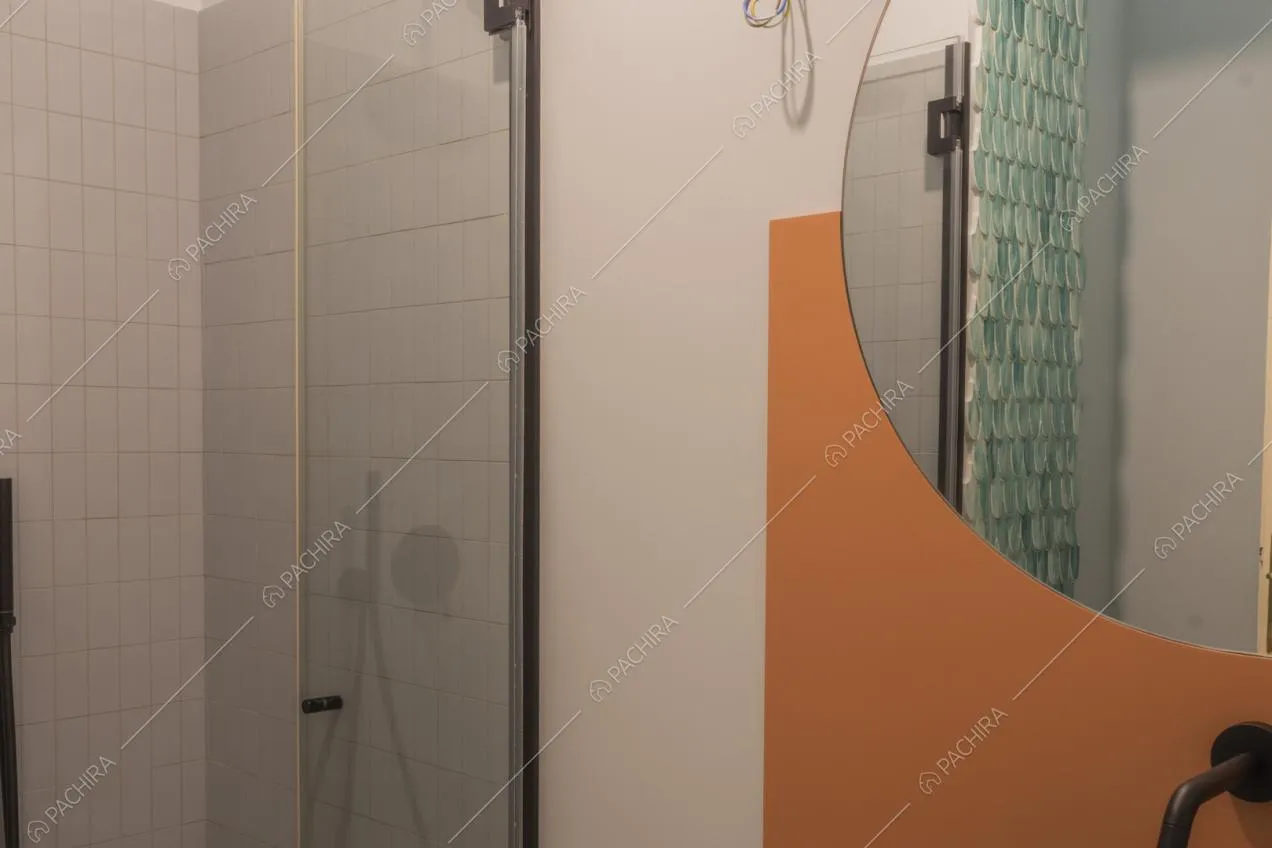 Dettaglio del bagno dell'appartamento e box doccia