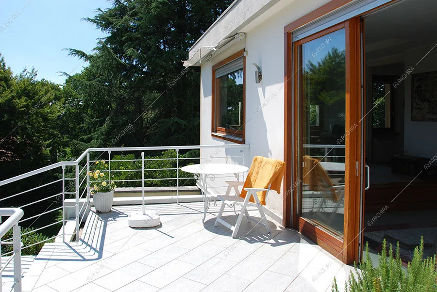 Terrazza della villa Acetosa, location in stile vintage a Lecco