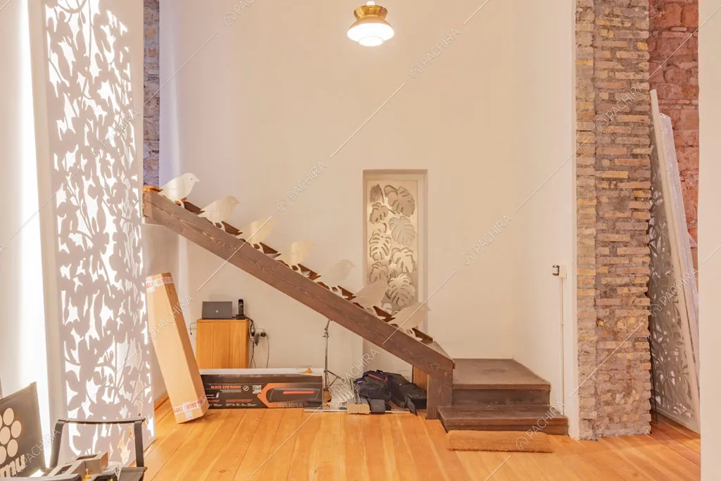 Scala nella cucina dell'espositivo Couve, location in stile contemporaneo a Roma