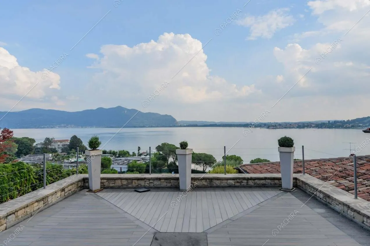 Terrazza con vista mozzafiato sul lago e sulle montagne