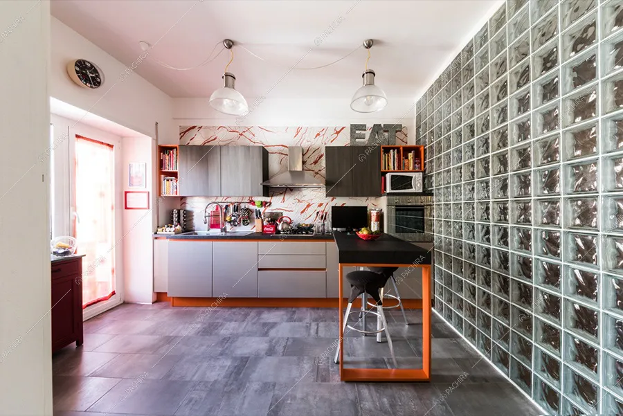 Cucina dell'appartamento Araguaia, location in stile moderno a Roma