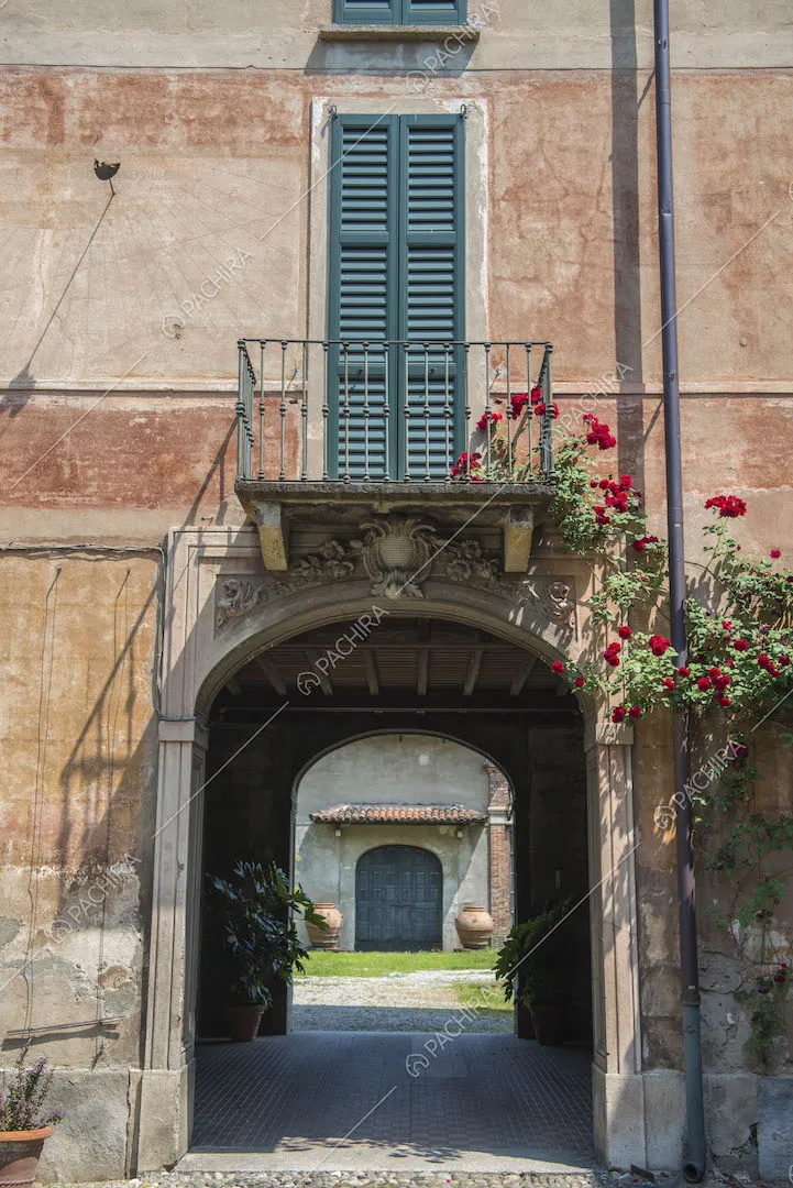 Ingresso e vista sul cortile