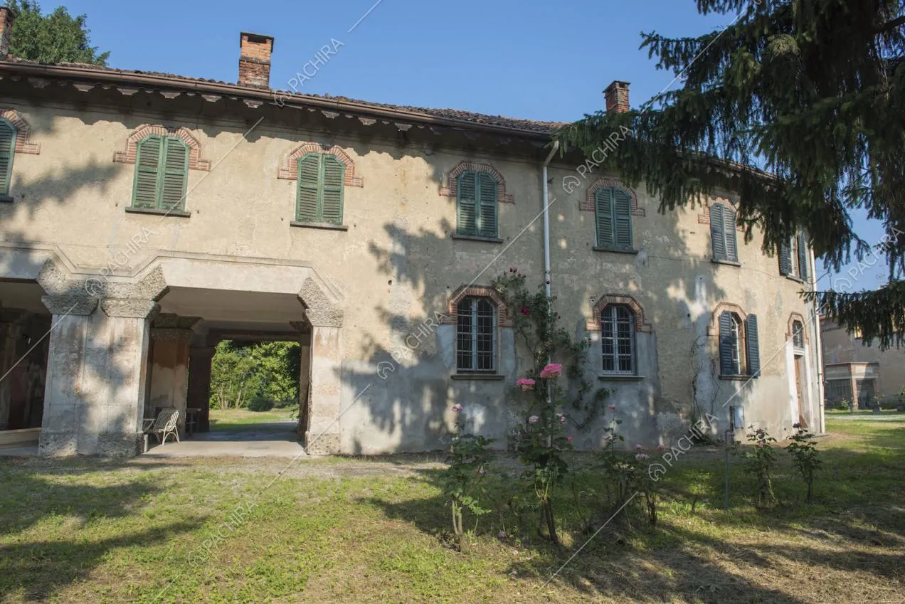 Esterni delabrè della villa