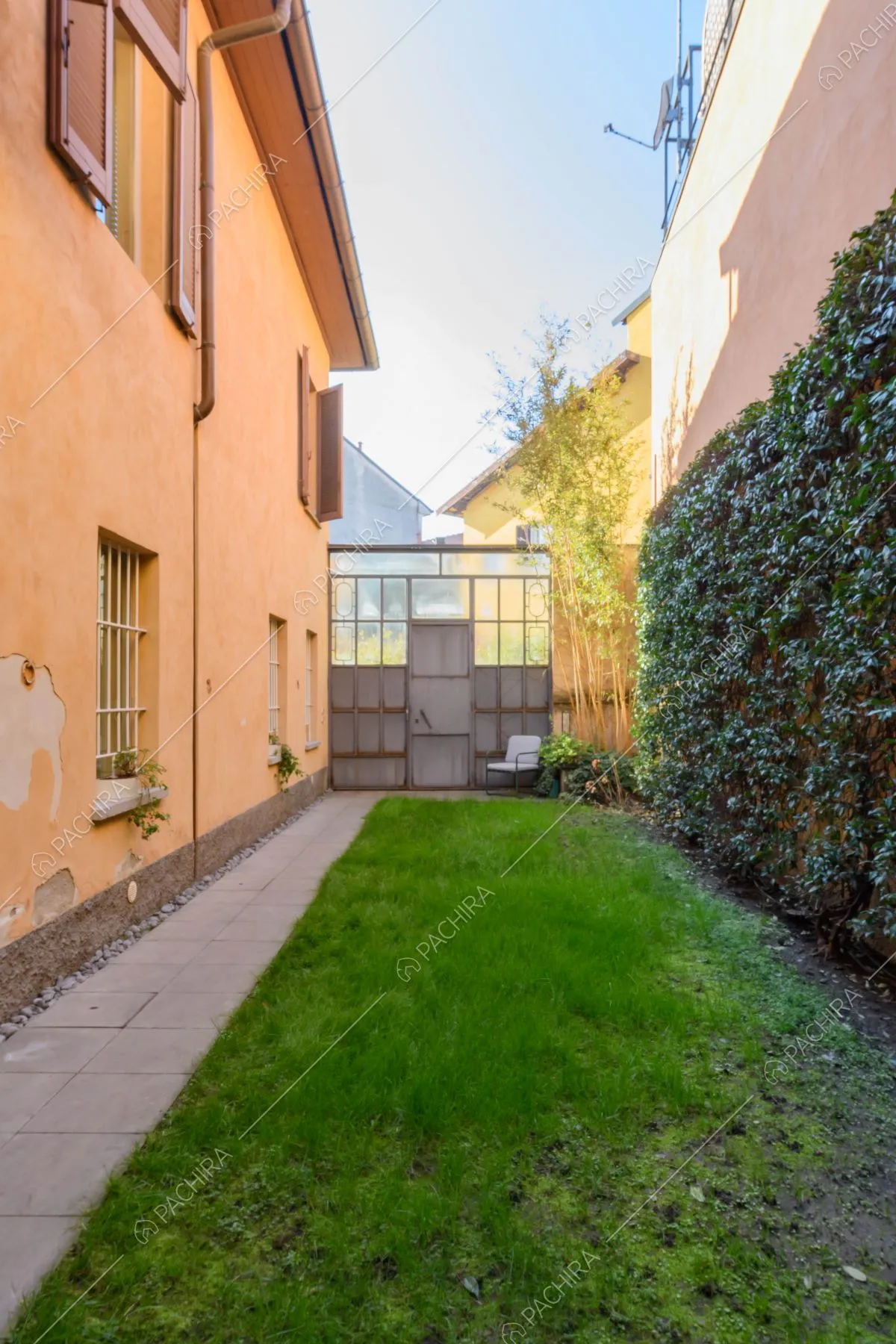 Cancello di ingresso al giardino della location