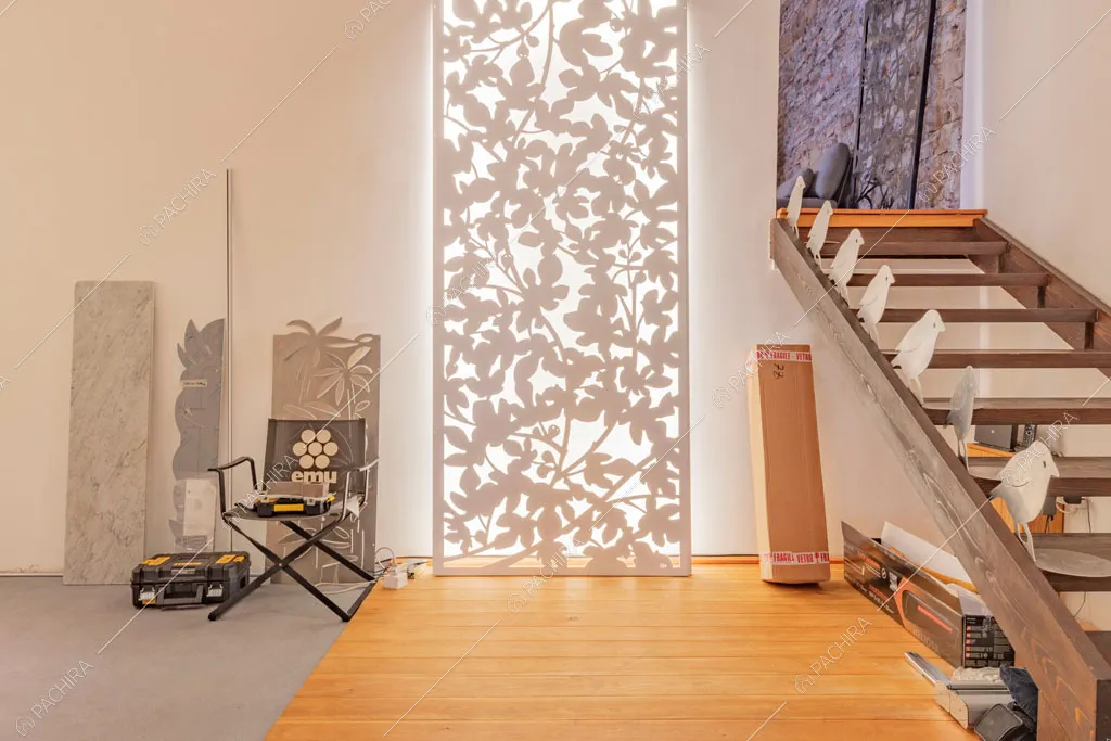 Saletta con pavimento in parquet dell'espositivo Couve, location in stile contemporaneo a Roma