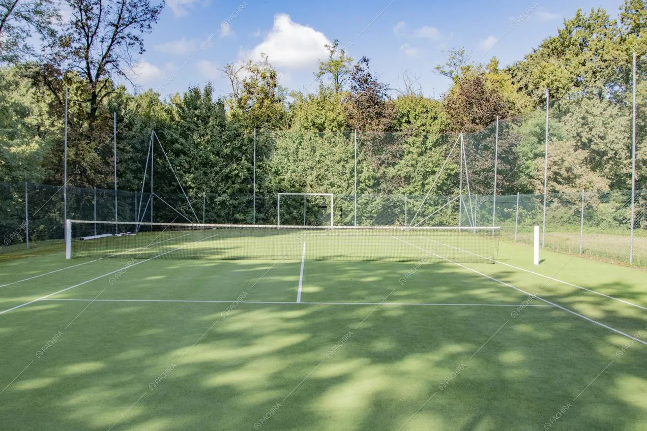 Campo da tennis in erba utilizzabile anche come campo da calcetto