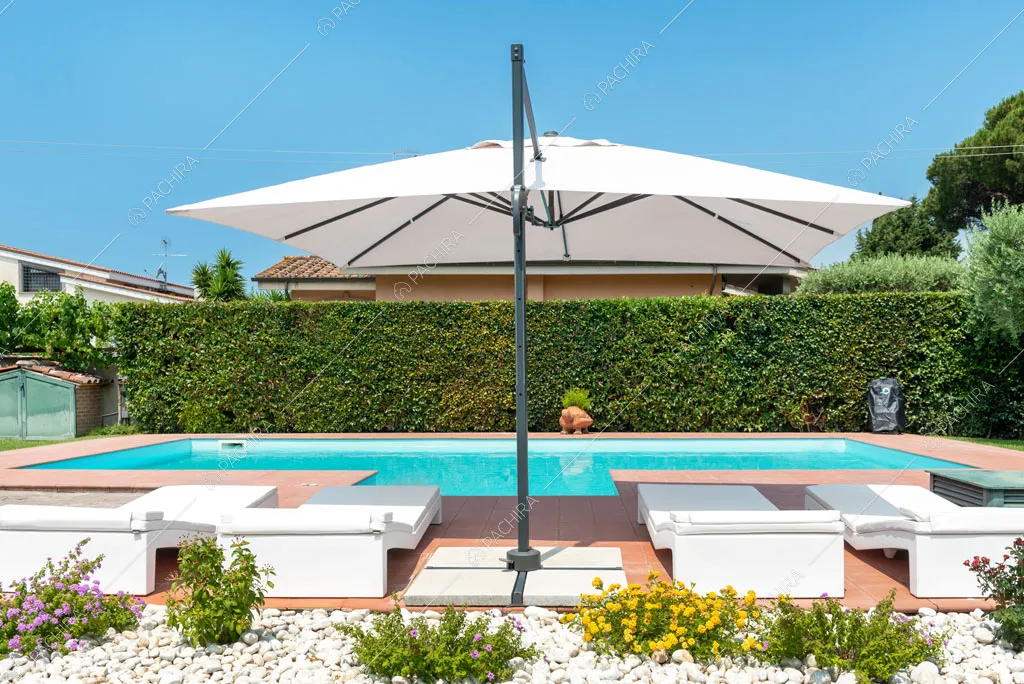Piscina della villa Agnocasto, location in stile moderno a Roma