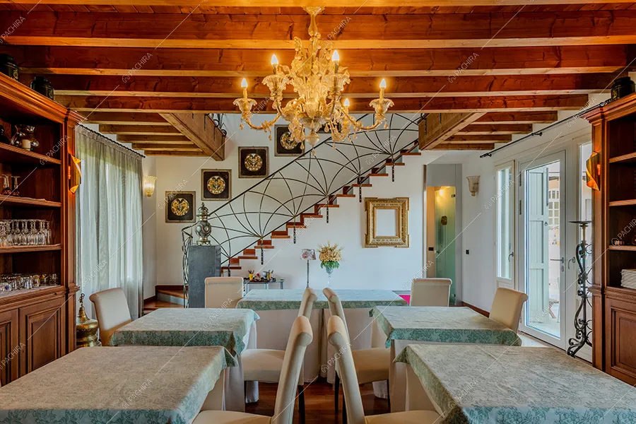 Sala da pranzo della villa Quito, location in stile classico a Lecco