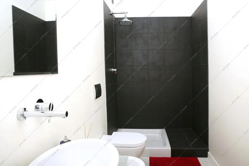 Bagno con box doccia