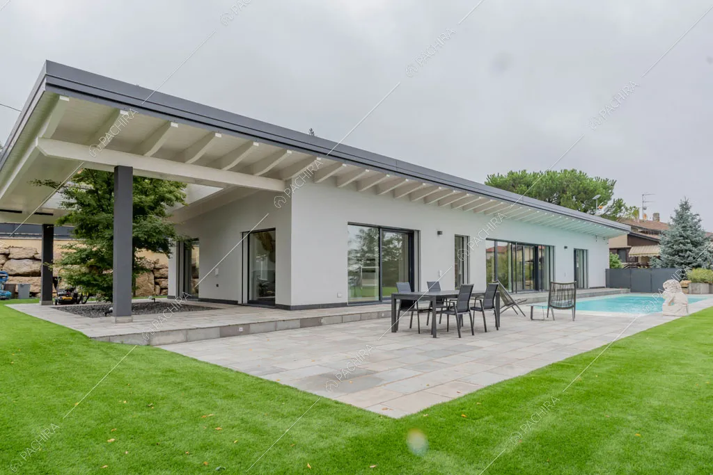 Esterni della villa Amazonite, location in stile contemporaneo a Varese