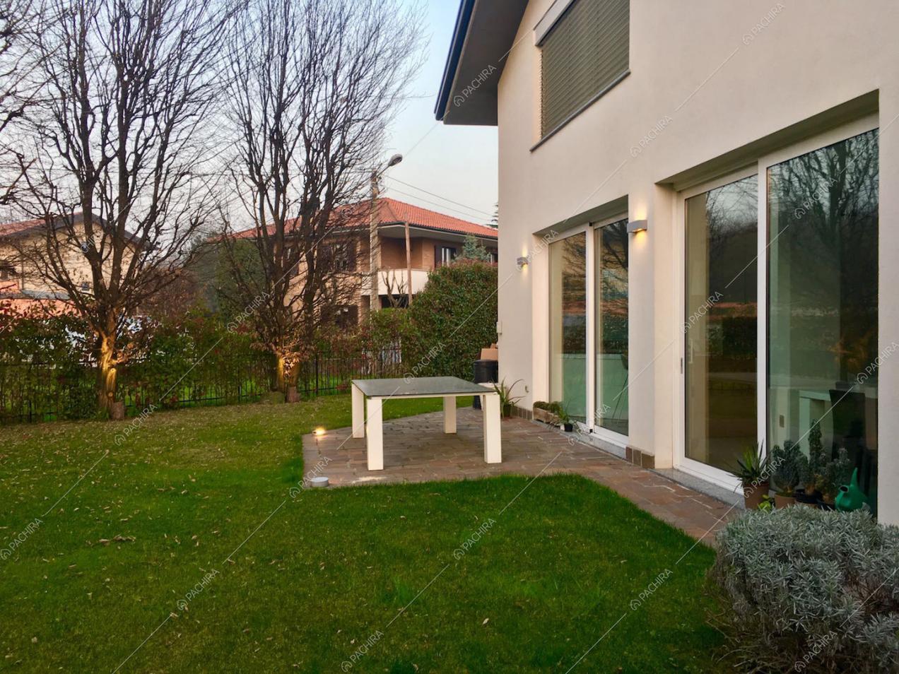 Giardino della location Lavanda, villa moderna per shooting a Milano
