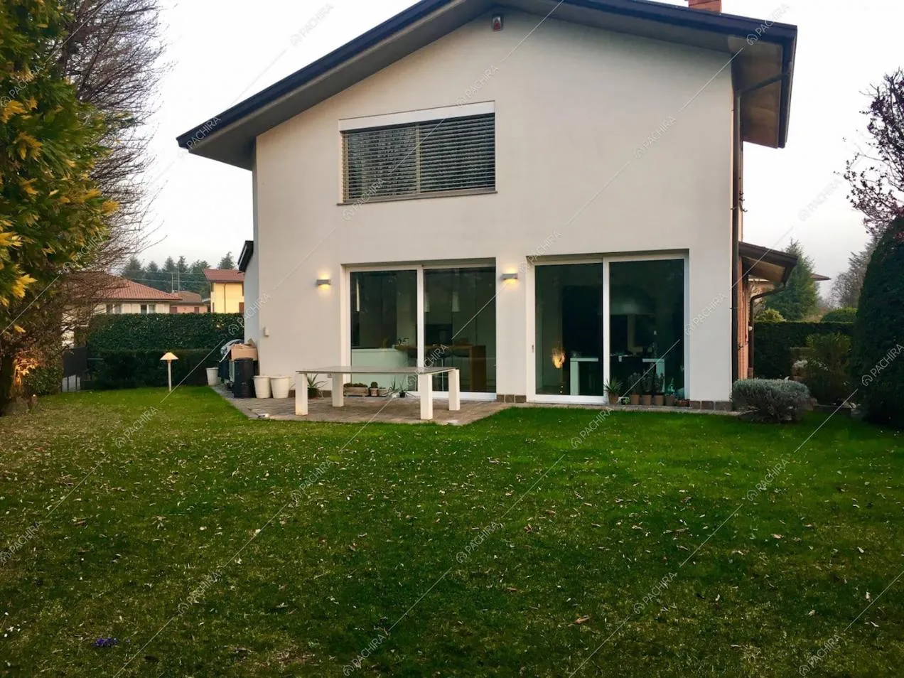 Esterni della location Lavanda, villa moderna per shooting a Milano