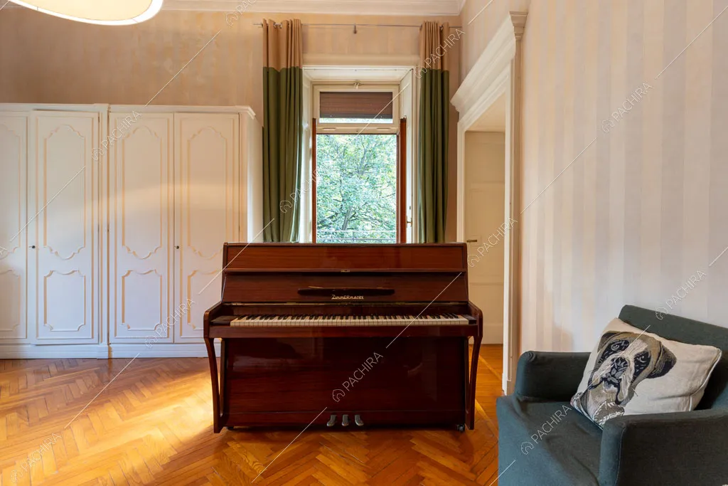 Camera da letto della dimora storica Taurus, location in stile classico a Lecco