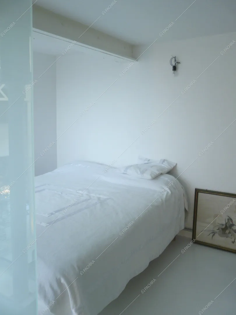 Camera da letto matrimoniale minimal e total white