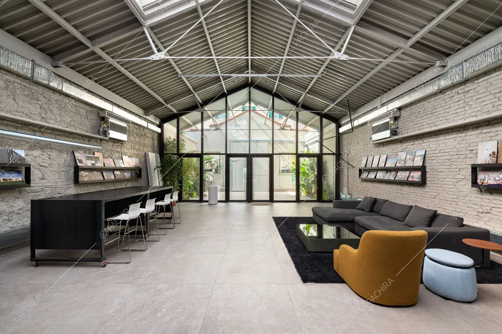 Sala dell'espositivo Ossa, location in stile moderno a Roma
