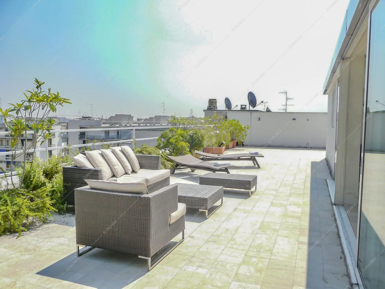 Terrazza con salottino esterno