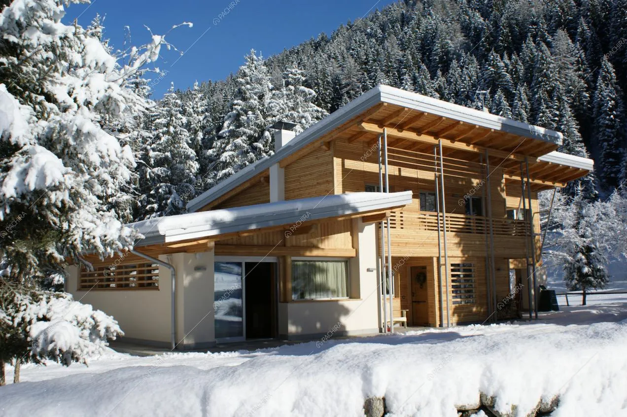 Esterni dello splendido chalet con balcone