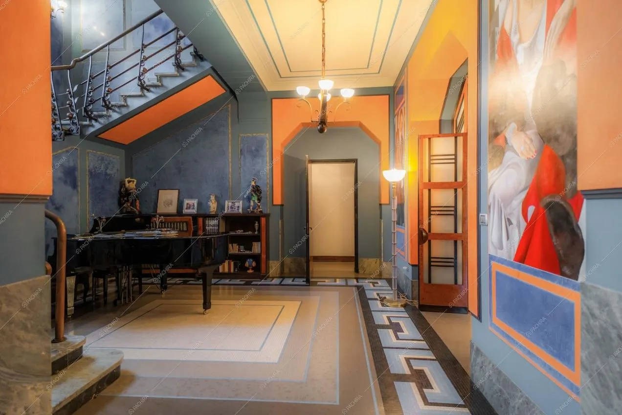 Atrio della villa Adamite, location in stile classico a Savona