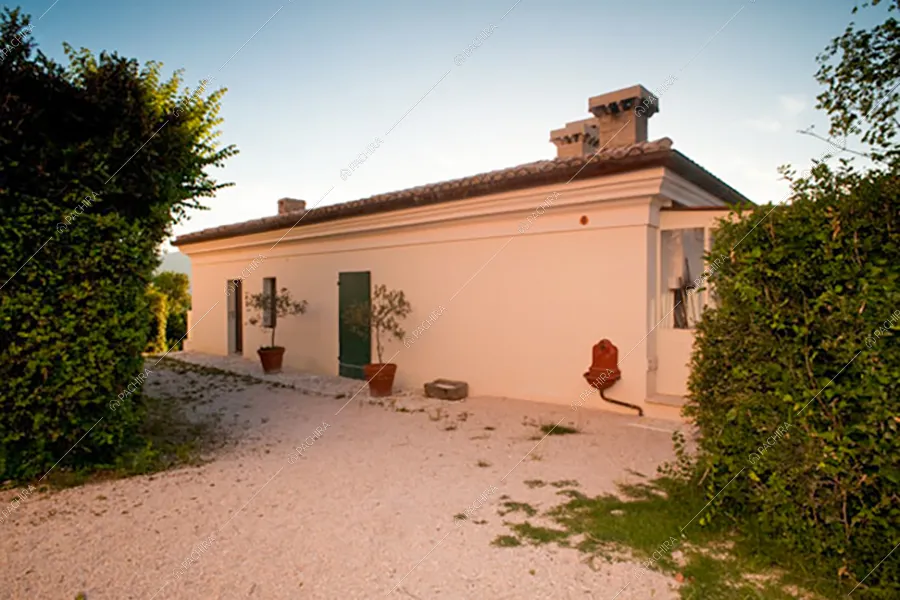 Cortile della dimora storica Platano, location in stile rustico a Perugia