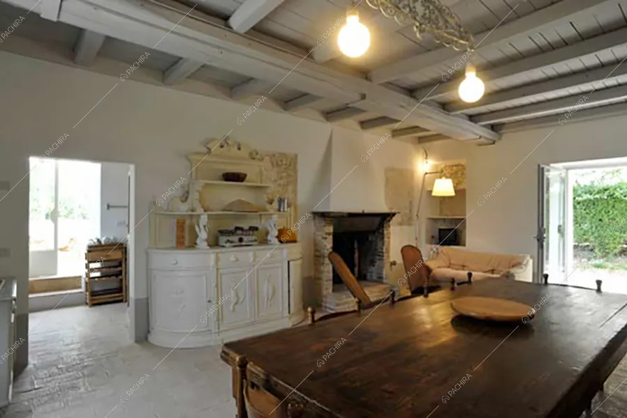 Sala pranzo della dimora storica Platano, location in stile rustico a Perugia