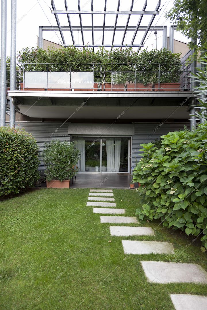 Viottolo nel giardino