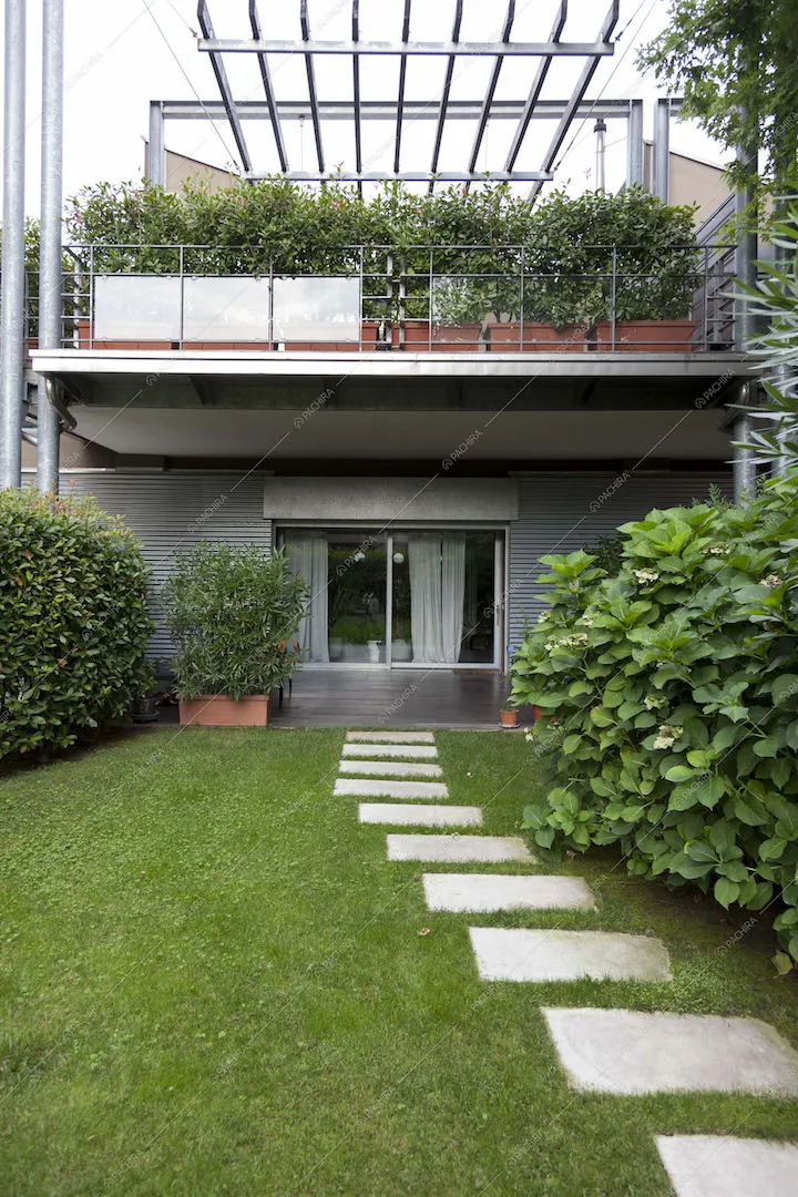 Viottolo nel giardino