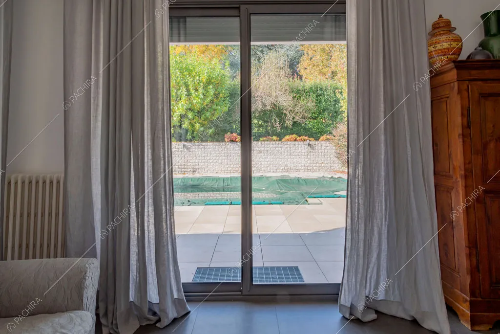 Vetrate della villa Darling, location in stile contemporaneo a Monza