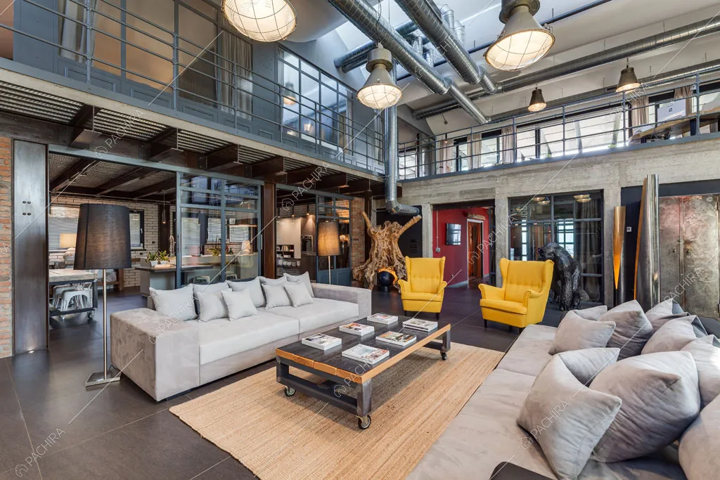 Zona living del loft Argan, location in stile industriale a Roma