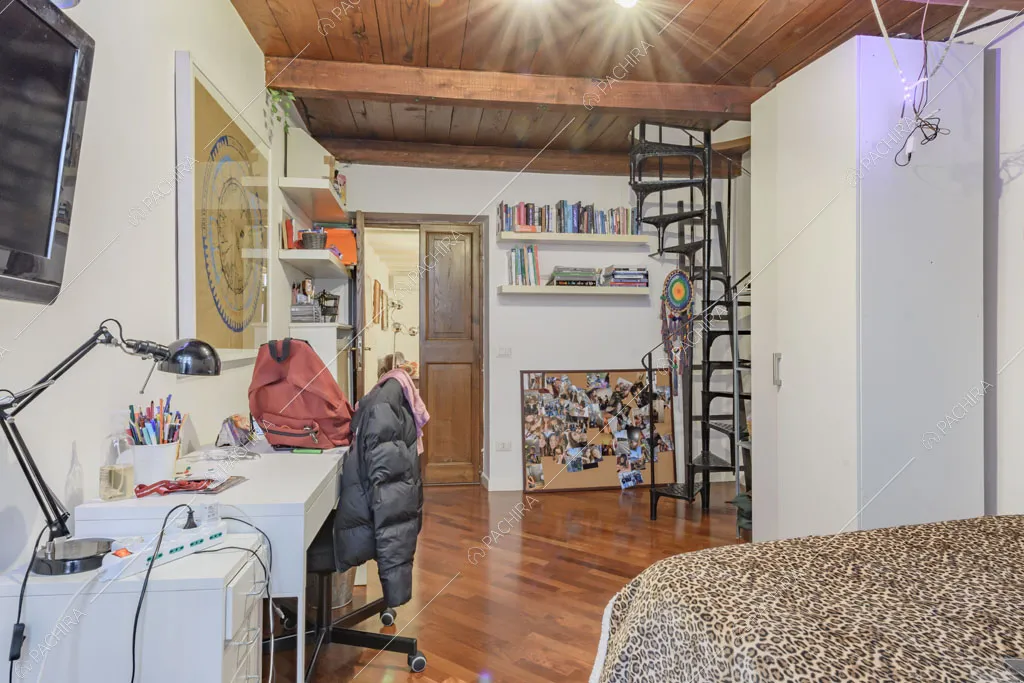 Camera da letto dell'appartamento Roobois, location in stile insolito a Roma
