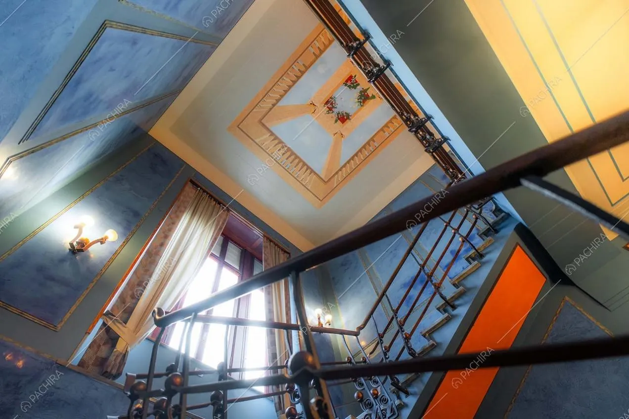 Scale della villa Adamite, location in stile classico a Savona