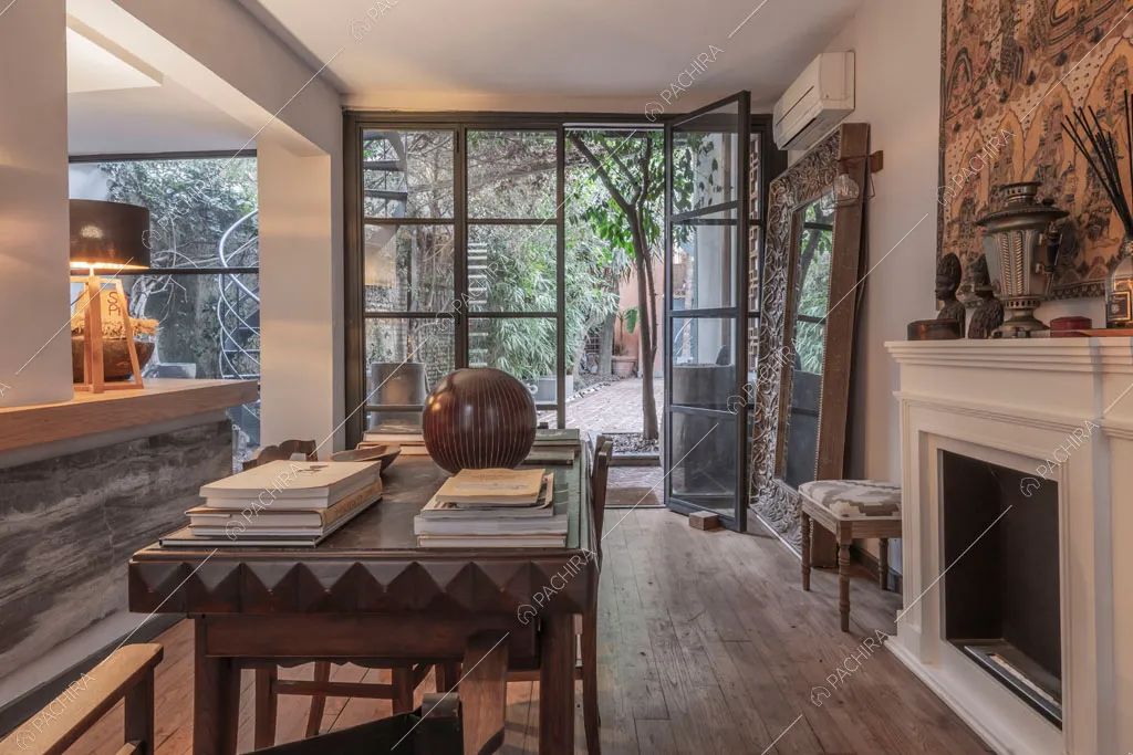 Porte finestre in stile industriale del loft Berillio, location in stile contemporaneo a Roma