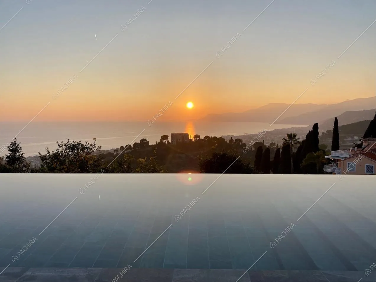 Dalla piscina infinity pool vista sul mare
