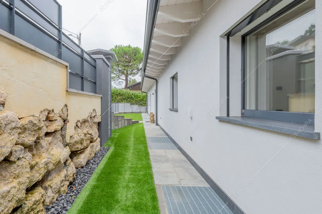 Esterni della villa Amazonite, location in stile contemporaneo a Varese
