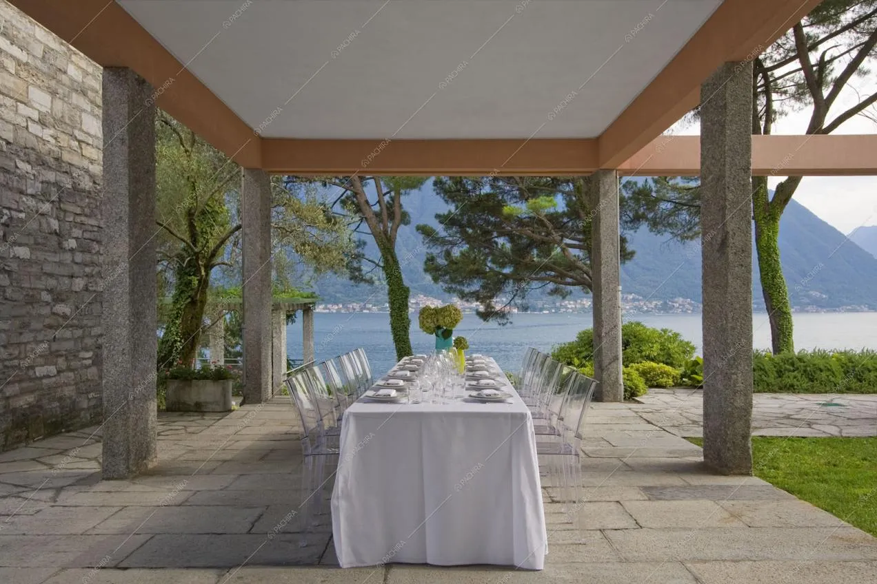 Tavolo da pranzo vista lago