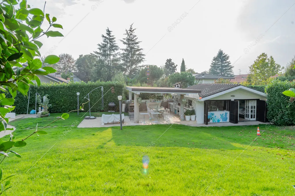 Giardino della villa Ararat, location in stile classico a Milano