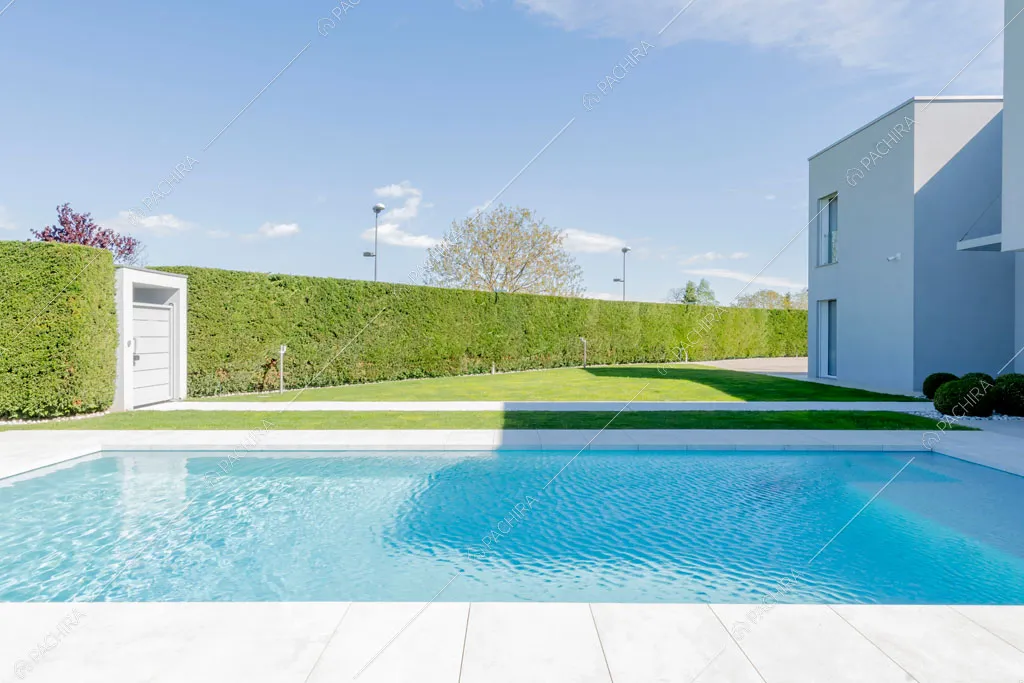 Piscina della villa Columbia, location in stile moderno a Como
