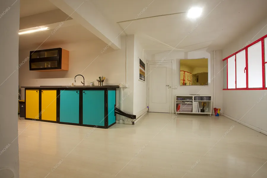 Cucina dello spazio espositivo Paranà, location in stile minimal a Roma