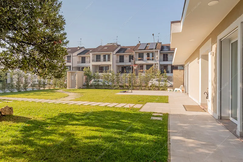 Giardino della villa Brenta, location in stile moderno a Milano