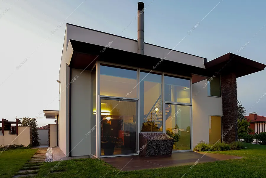 Esterni della villa Krakatoa, location in stile moderno a Udine