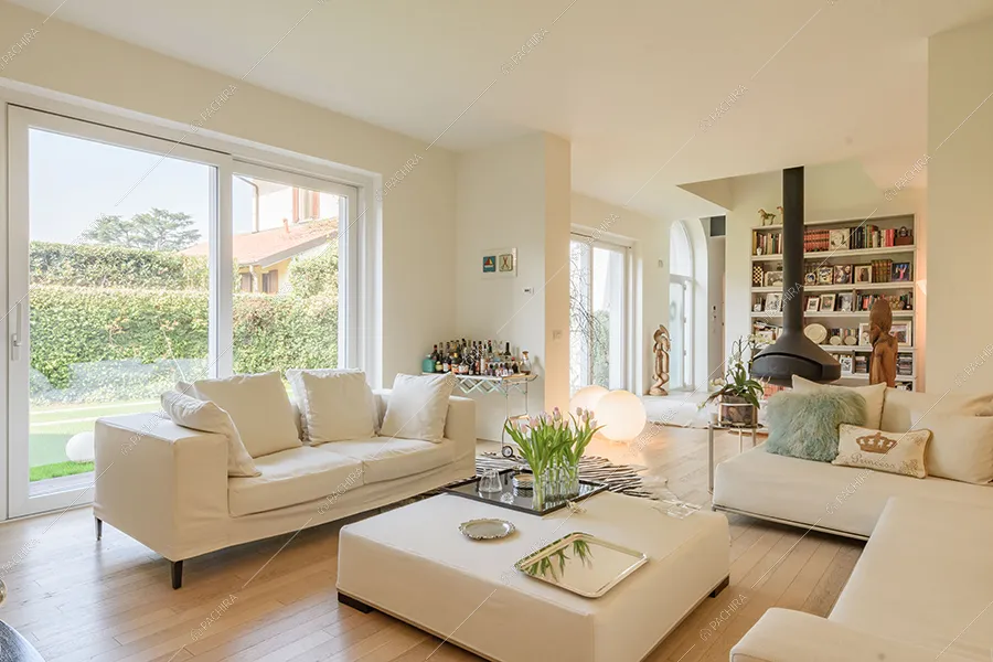Salotto della villa Nilo, location in stile moderno a Milano