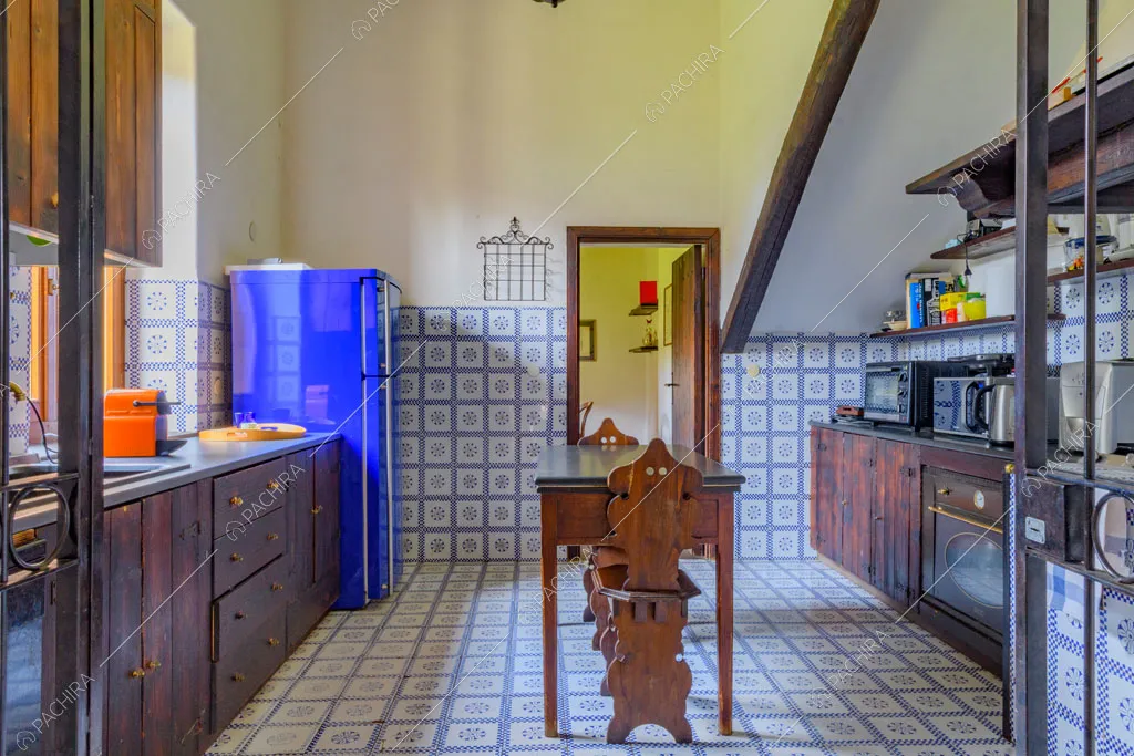 Cucina a parete della villa Ebridi, location in stile rustico a Roma