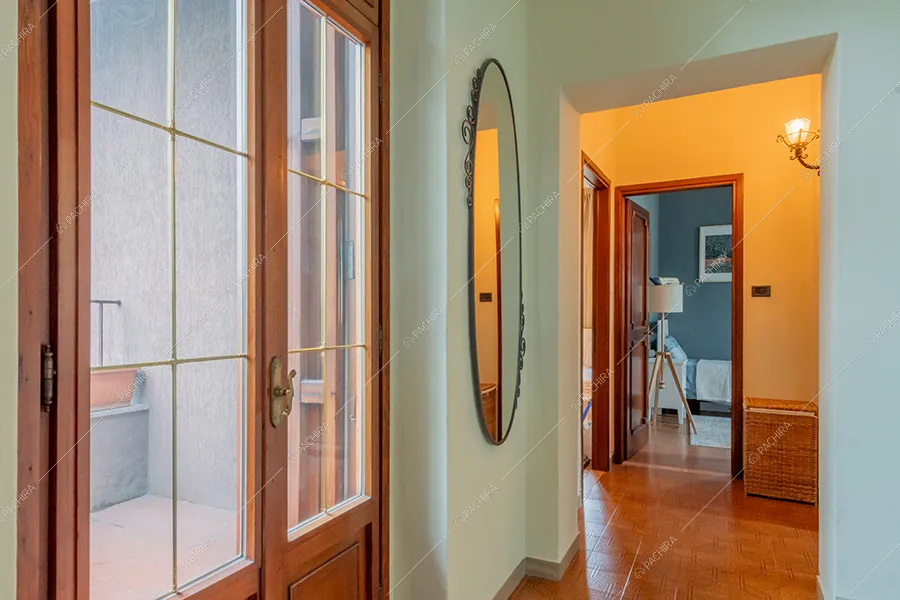 Corridoio della villa Vinson, location in stile moderno a Milano