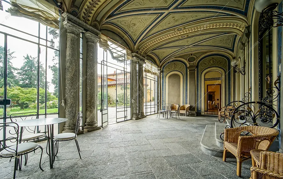 Veranda della dimora storica Cinabro, location in stile classico a Lecco
