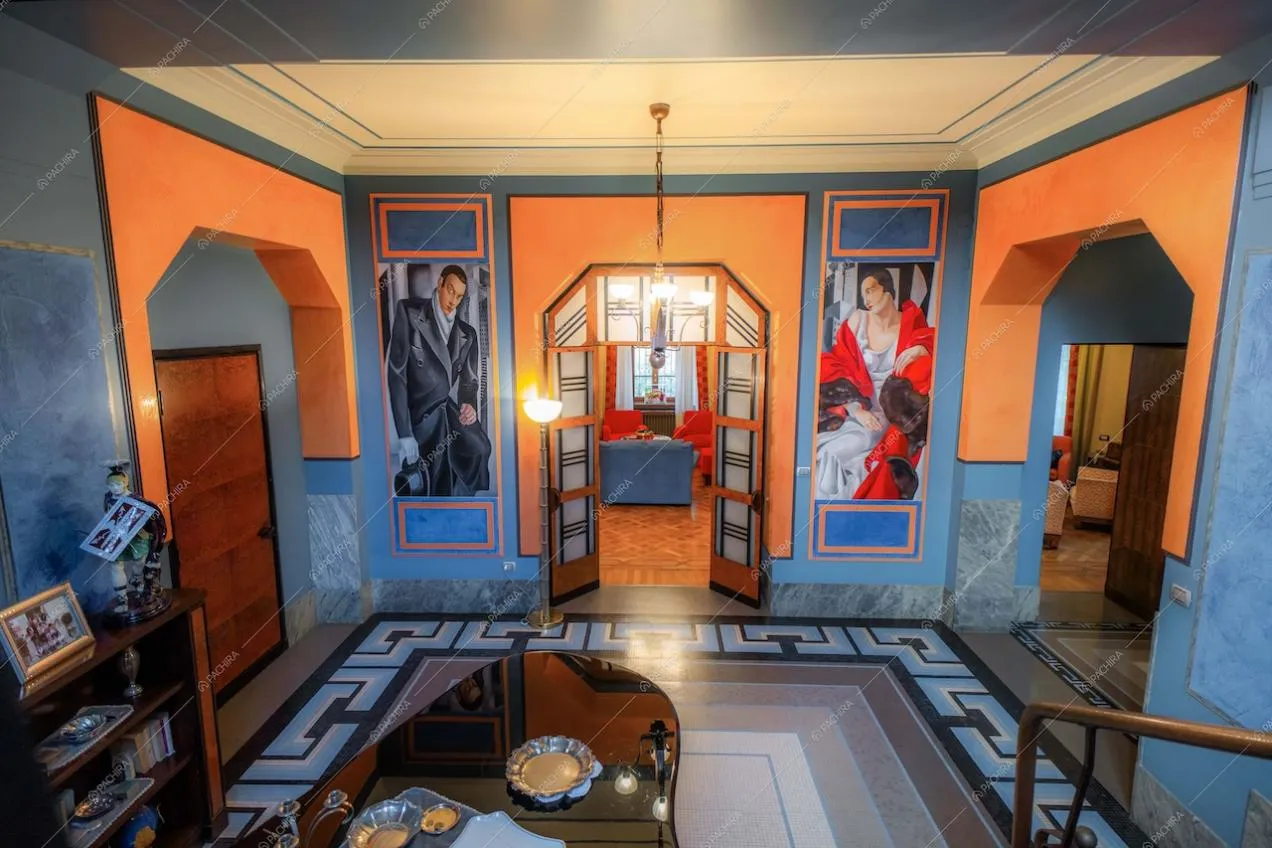 Atrio della villa Adamite, location in stile classico a Savona