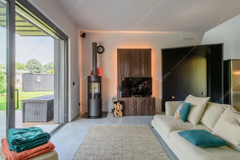 Luminosa zona living della villa Aral, location in stile contemporaneo a Monza