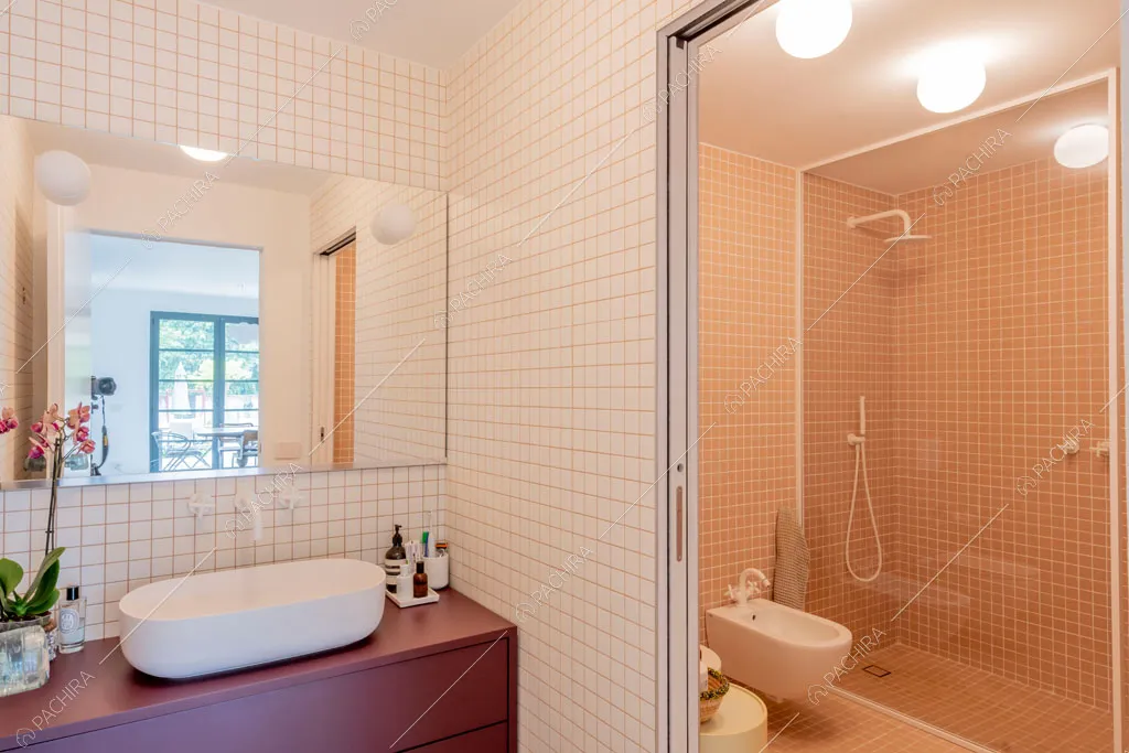 Bagno del loft Tigri, location in stile contemporaneo a Milano