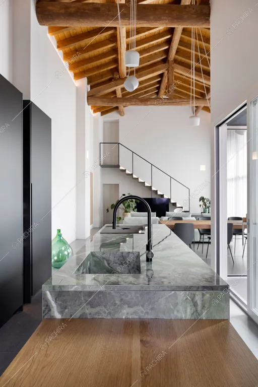 Cucina della villa Makalu, location in stile contemporaneo a Brescia
