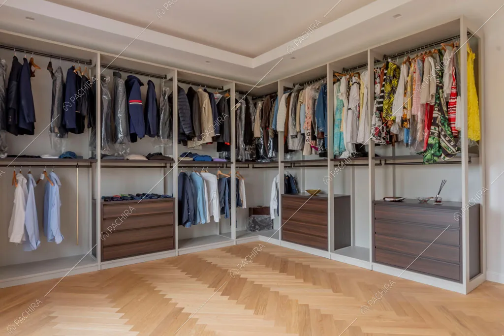 Cabina armadio della villa Murray, location in stile contemporaneo a Roma